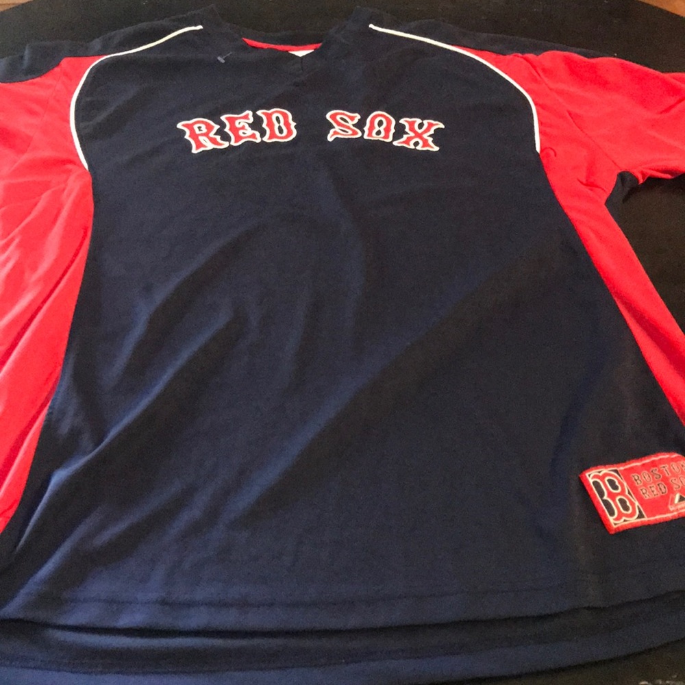 Looks Good Men’s Medium Boston Red Sox Shirt 🌟
